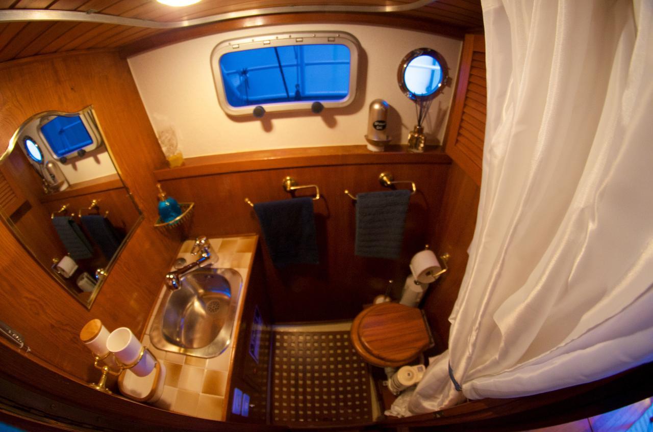 Homeboat-Maison Flottante Женева Екстериор снимка